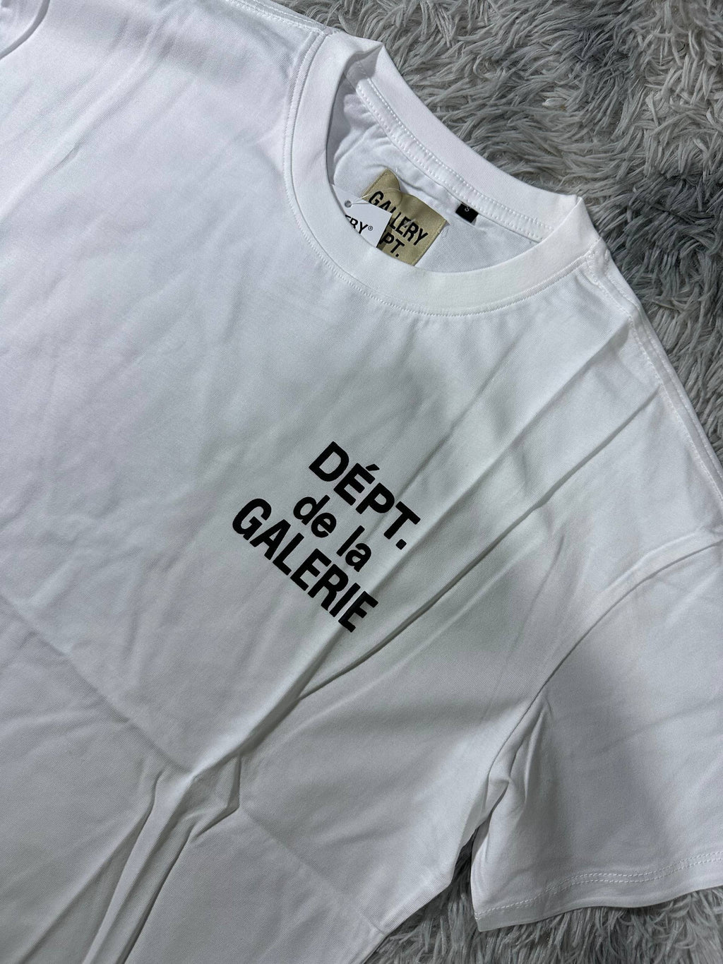 CAMISETA GALLERY DE₽T
